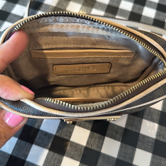 Michael Kors jet set mini crossbody bag - Picture 5 of 9